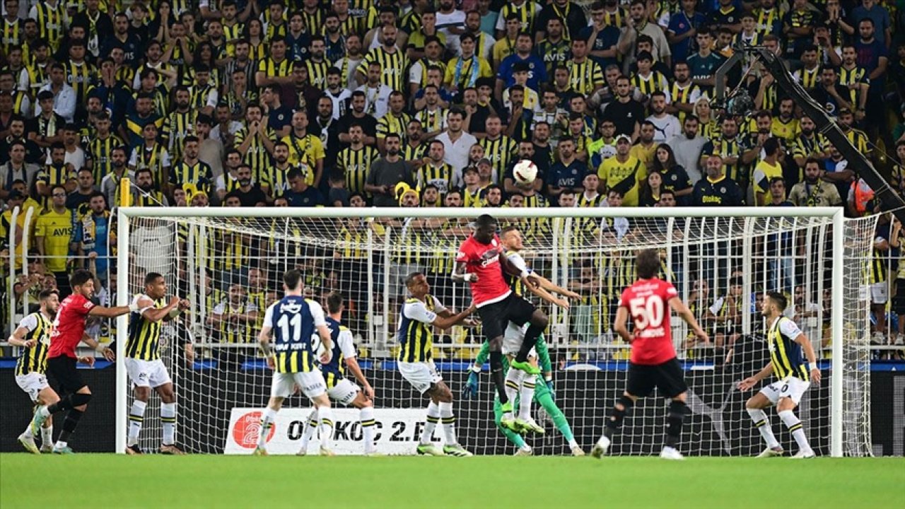 Süper Lig'de Fenerbahçe Gaziantep FK'yla Karşılaşacak