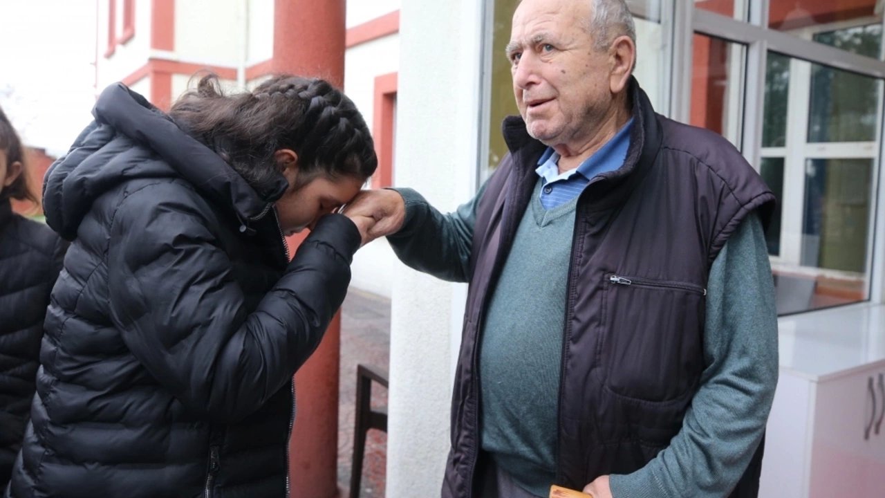 Kırklareli'nde Çocuklardan Huzurevi Sakinlerine Ziyaret