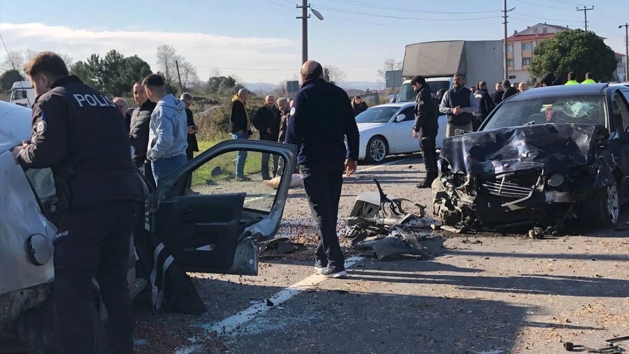 İki Otomobilin Çarpıştığı Kazada 1 Kişi Yaşamını Yitirdi