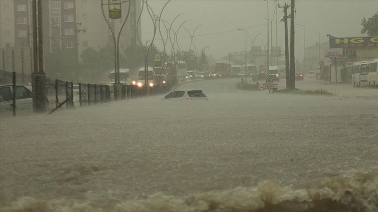 Tekirdağ'da Sağanak Yağış Yaşamı Olumsuz Etkiliyor