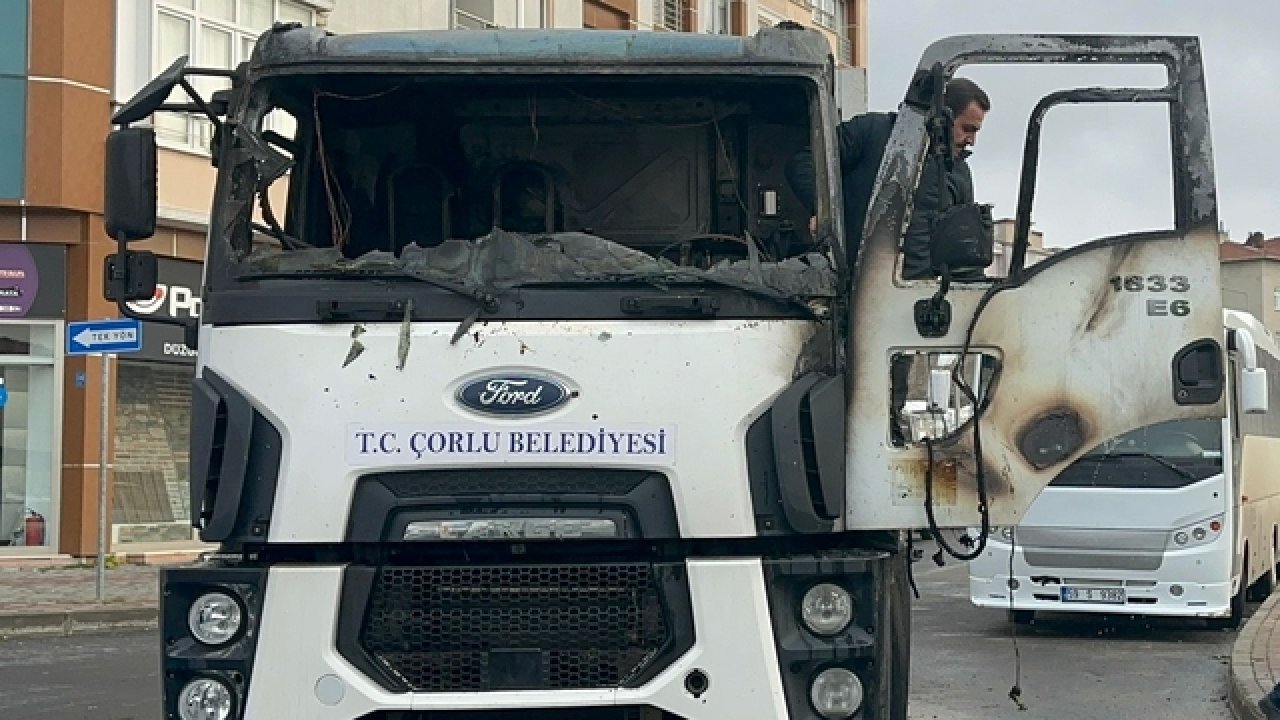 Çorlu'daki Çöp Kamyonunda Korkutan Yangın