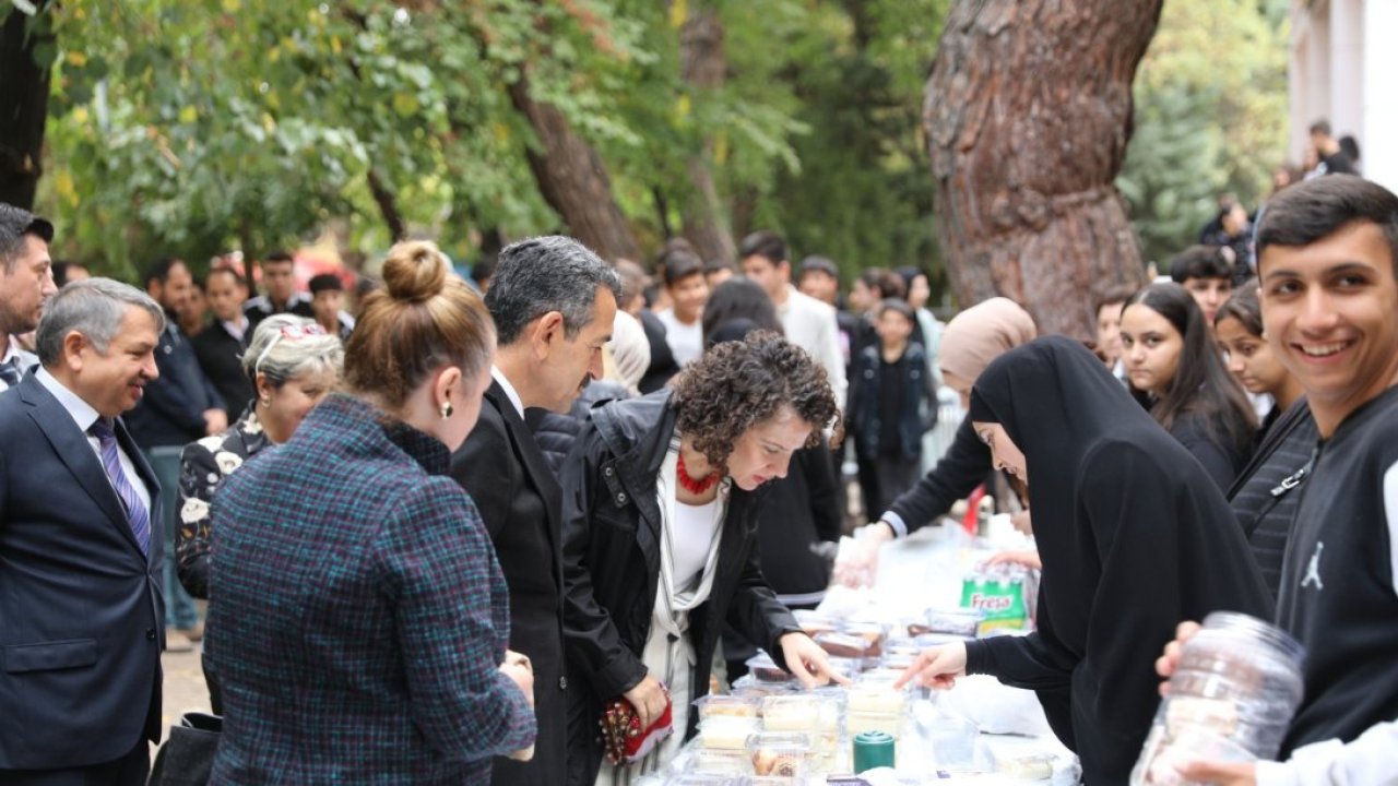 Kırklareli'ndeki Öğrencilerden Gazze Yararına Kermes