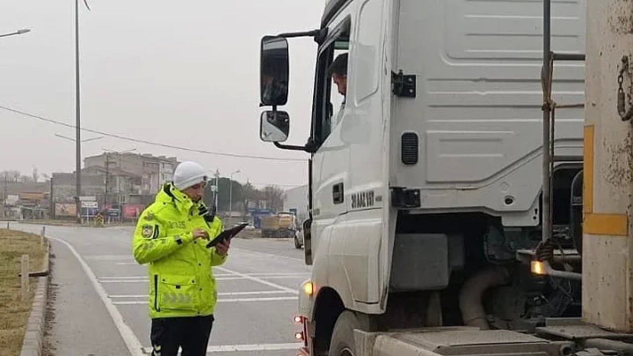 Trakya'da Yolcu Taşınan Araçların Şoförlerine Emniyet Kemeri Denetimi Gerçekleştirildi