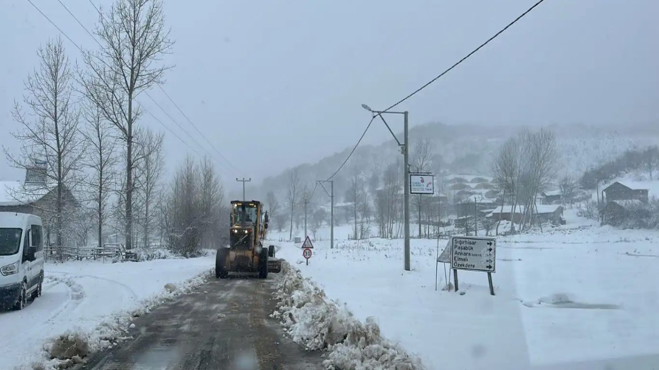 Kardan Kapanan Mahallelerin Yolları Açıldı