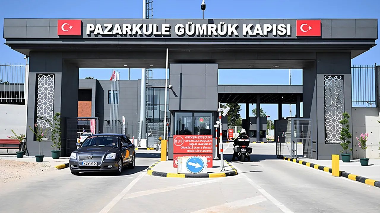 Trakya'daki Gümrük Kapılarından Çok Sayıda Araç Geçti