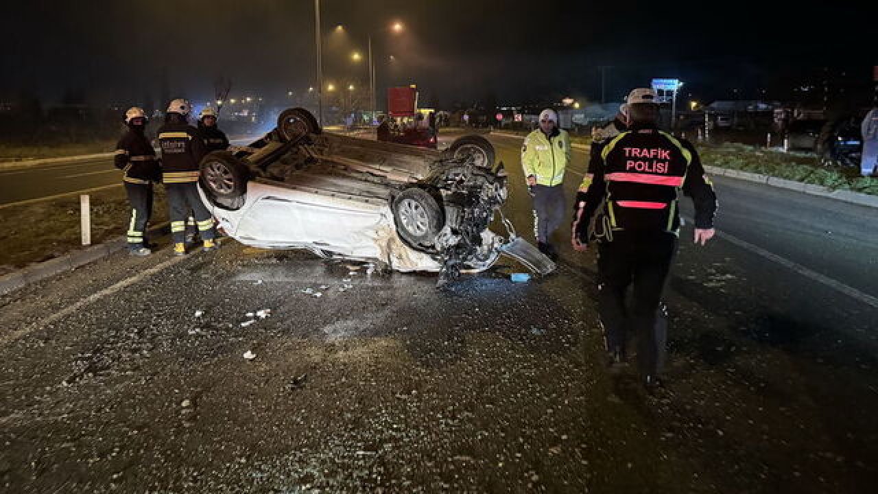 Tekirdağ'da Direğe Çarpan Otomobilin Sürücüsü Yaralandı