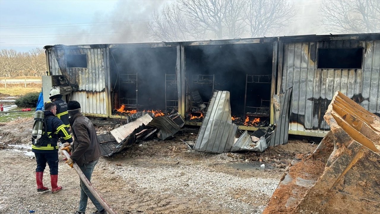 Kırklareli'nde Fabrika İnşaatındaki İşçi Konteynerinde Yangın Çıktı