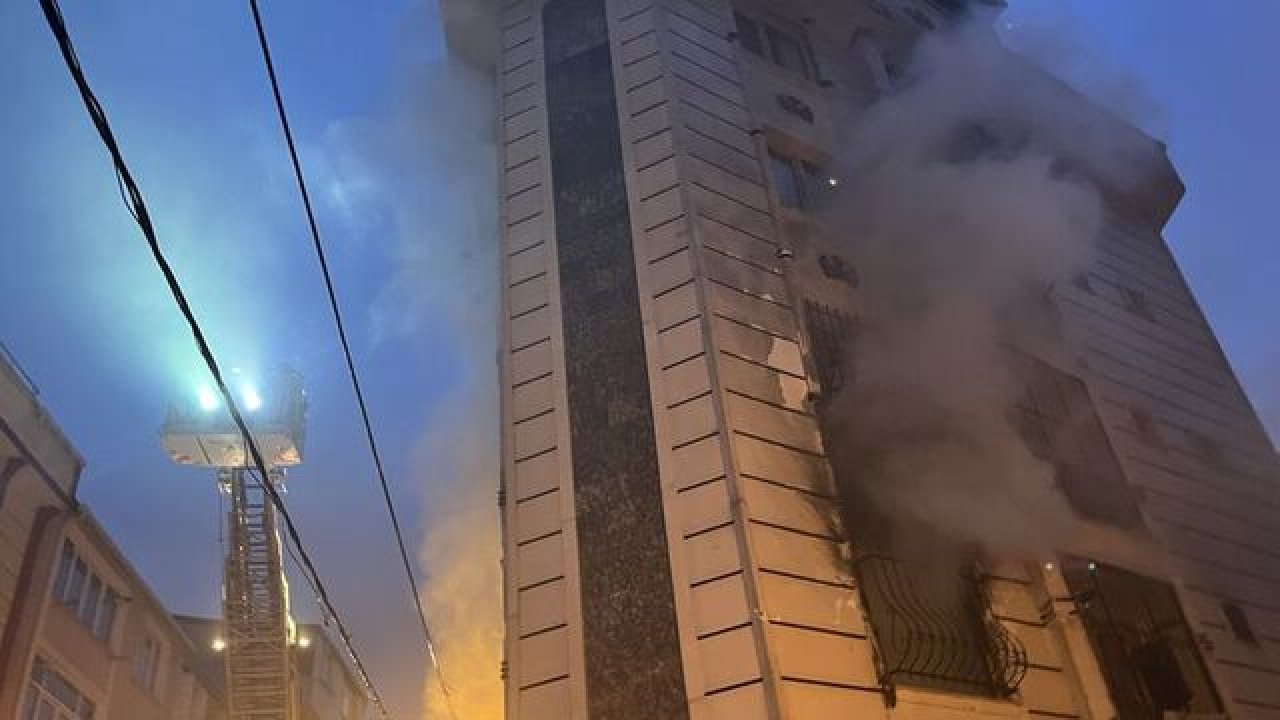 Bir Binada Yangın Çıktı 9 Kişi Hastaneye Kaldırıldı
