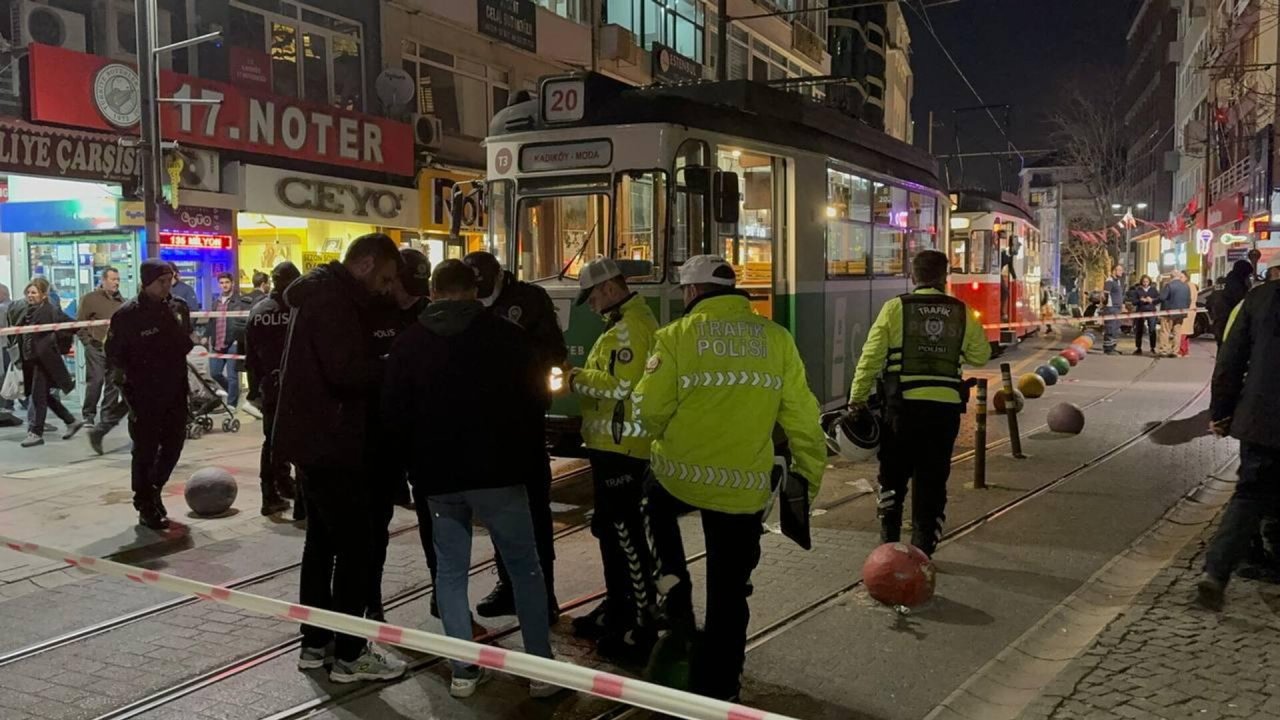 Torununu Kurtarmak İsterken Tramvayın Altında Kalan Kadın Yaşamını Yitirdi