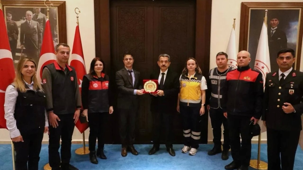 Vali Ekici 112 Acil Çağrı Merkezi Personelini Kutladı