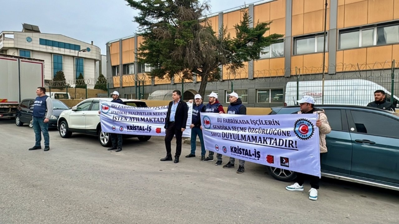 Sendika Üyeliğinden Ötürü İşten Çıkarılan İşçilerden Protesto