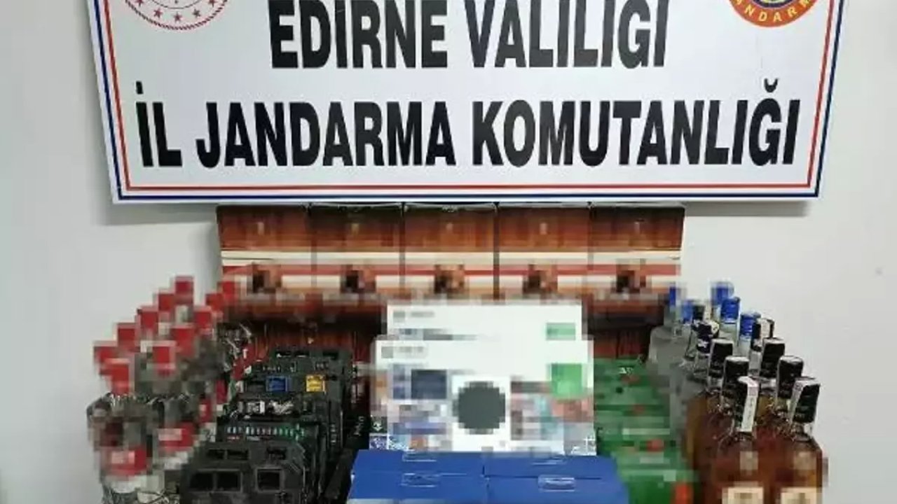 Edirne'de Kaçak Elektronik Eşya İçki Ele Geçirildi