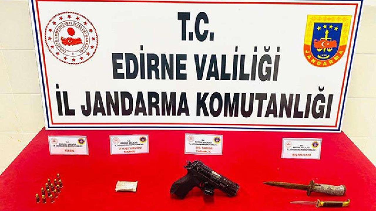 Edirne'de Dur İhtarına Uymayan Araçta Uyuşturucu ve Silah Ele Geçirildi