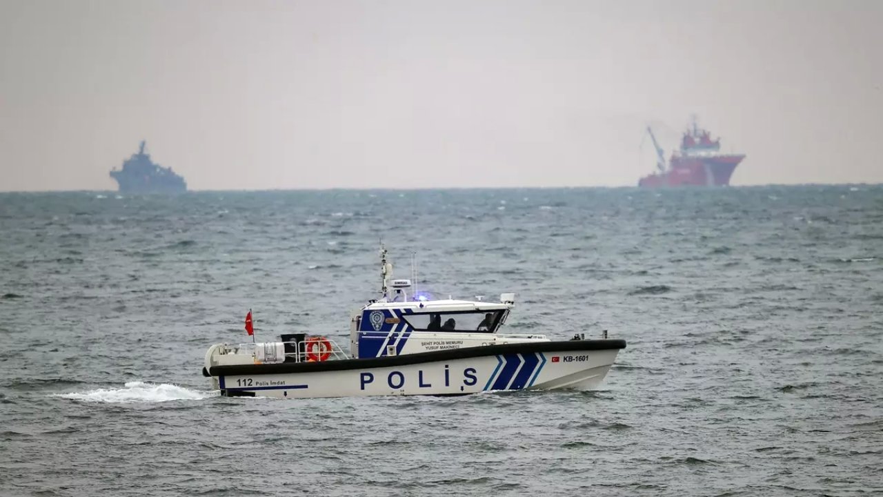 Marmara Denizi'nde Batan geminin Mürettebatı Aranıyor