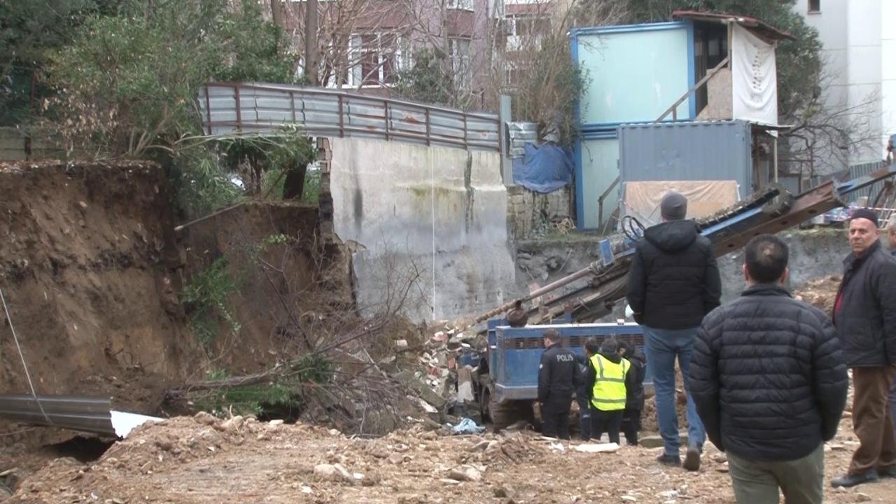 İstinat Duvarı Çöktü Çalışan İşçi Altında Kaldı