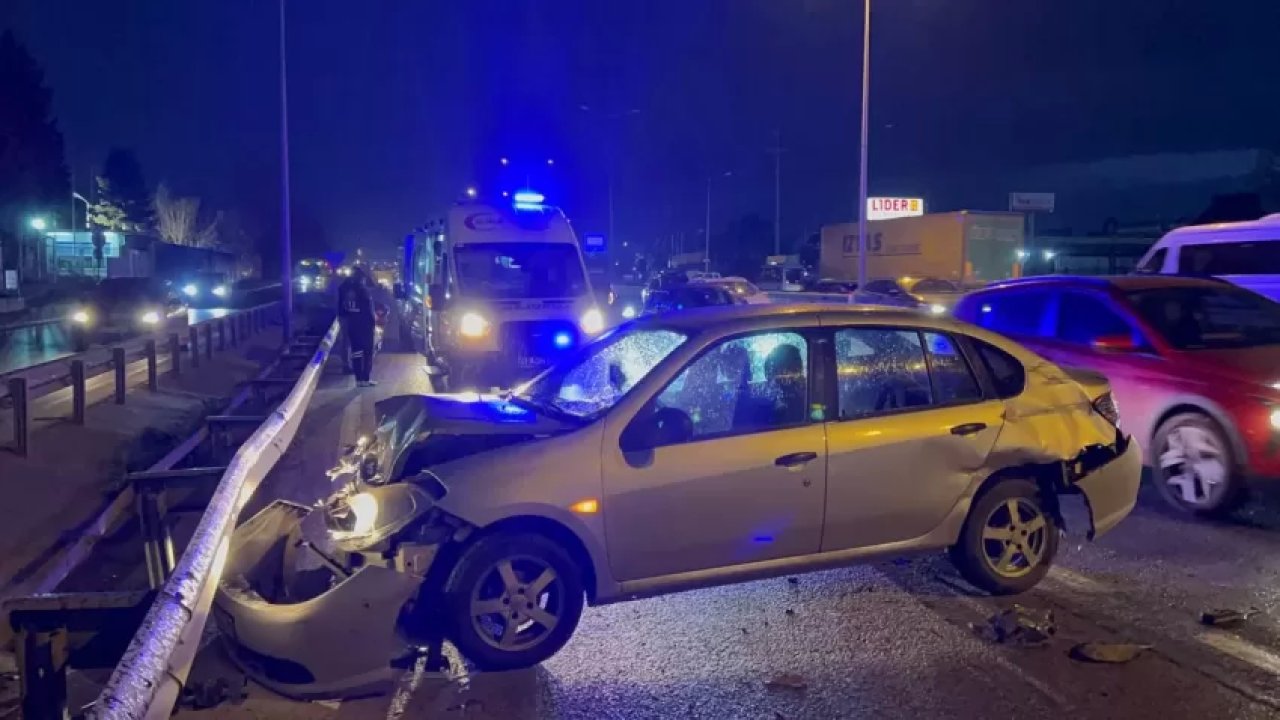 Bariyere Çarpan Otomobildeki 3 Kişi Yaralandı