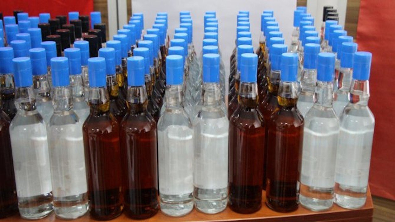 Tekirdağ'da Litrelerce Kaçak İçki ve Etil Alkol Ele Geçirildi