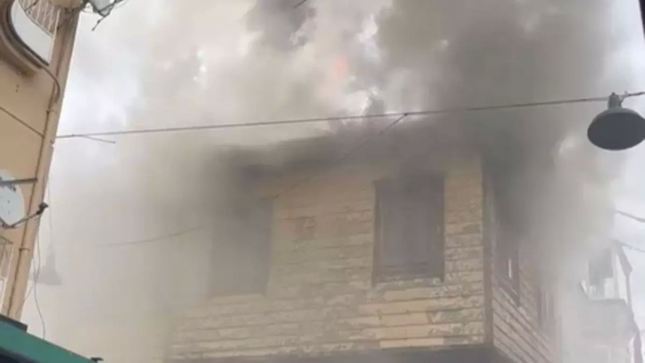 Ahşap Binada Çıkan Yangın Söndürüldü