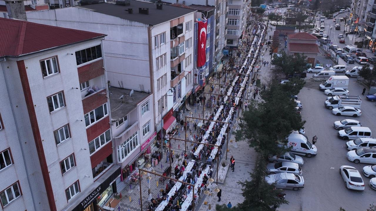 Tekirdağ'da Ramazanın İlk İftarında 5 Bin Kişi Oruç Açtı
