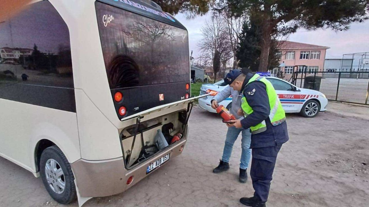 Edirne Trafik Jandarması Okul Servislerini İnceledi