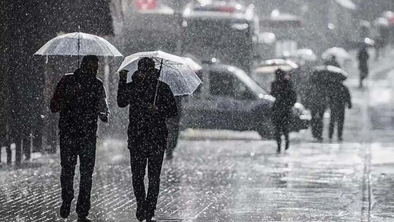 Edirne ve Tekirdağ'da Ani Yağışlar Şehirleri Etkisi Altına Aldı