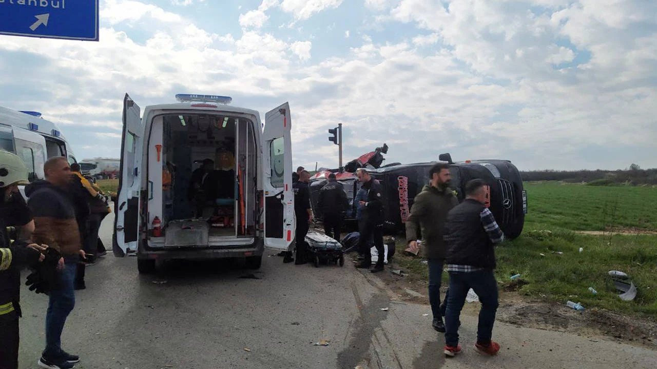 Tekirdağ'da Tır Yolcu Otobüsüne Çarptı: Ölü ve Yaralılar Var