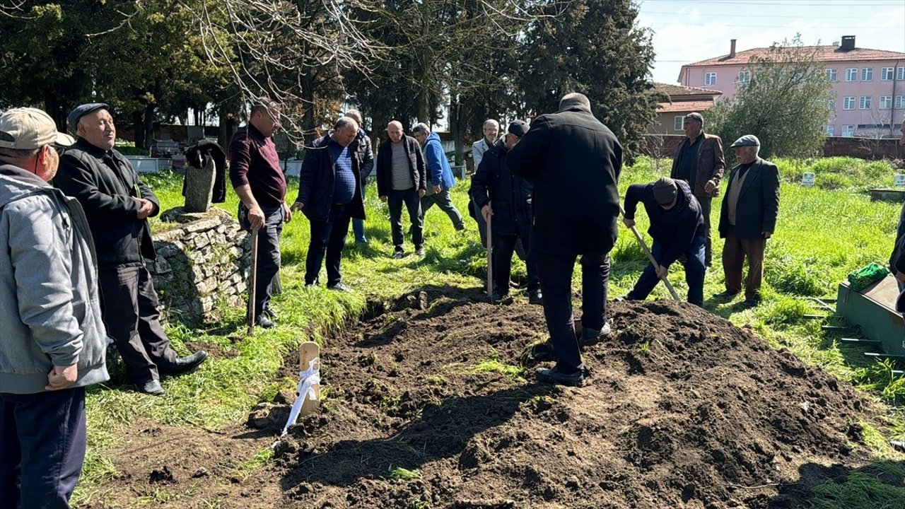 Yıllarca Mağarada Yalnız Yaşayan Adam Hayatını Kaybetti