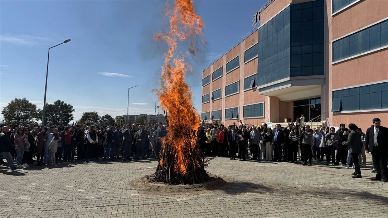 Trakya Üniversitesinde Nevruz Ateşi Yakıldı