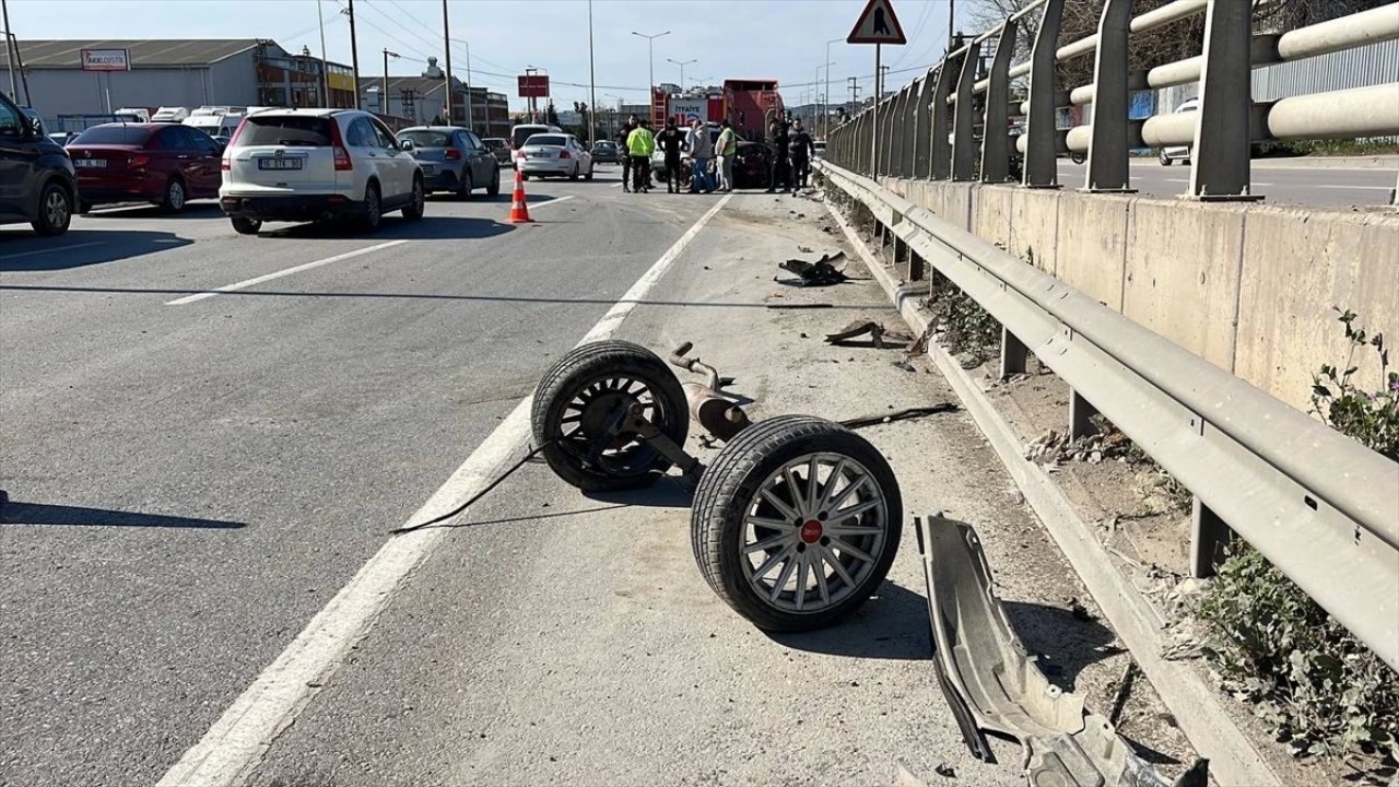 Kazada Otomobilden Düşen Kişinin Feci Ölümü