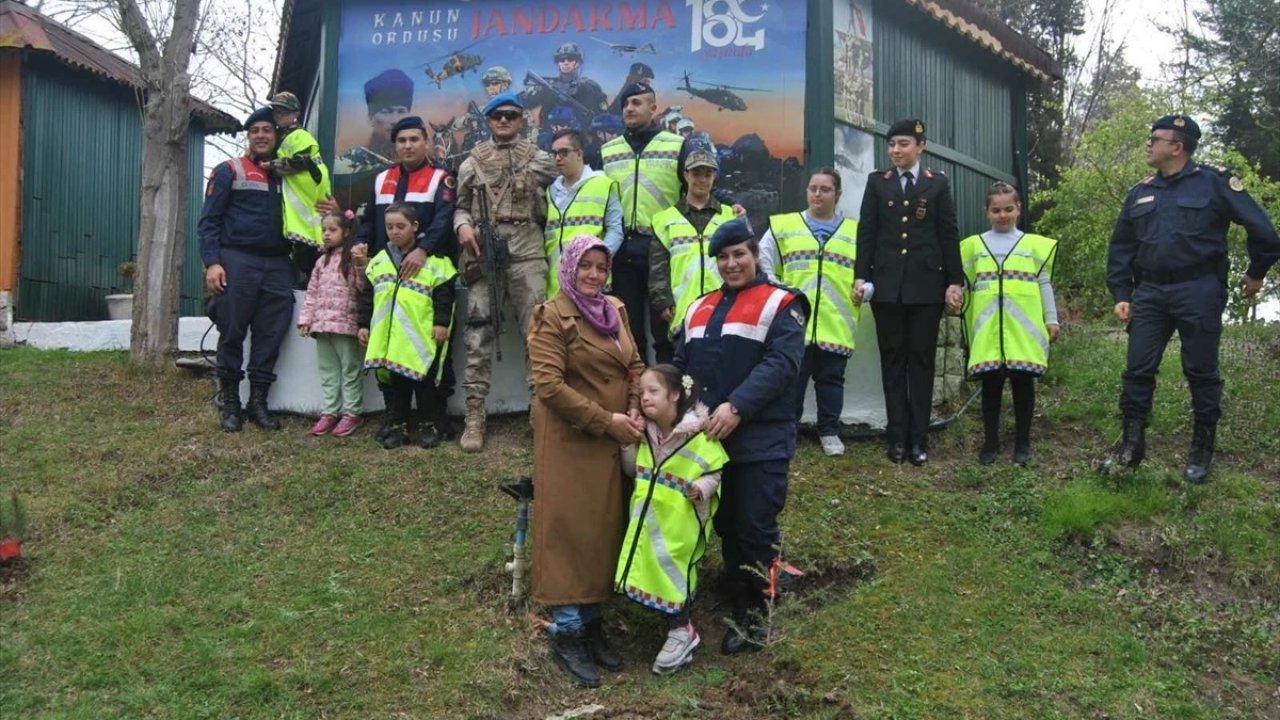 Edirne'de Jandarma Vatandaşı Bilgilendirmeye Devam Ediyor