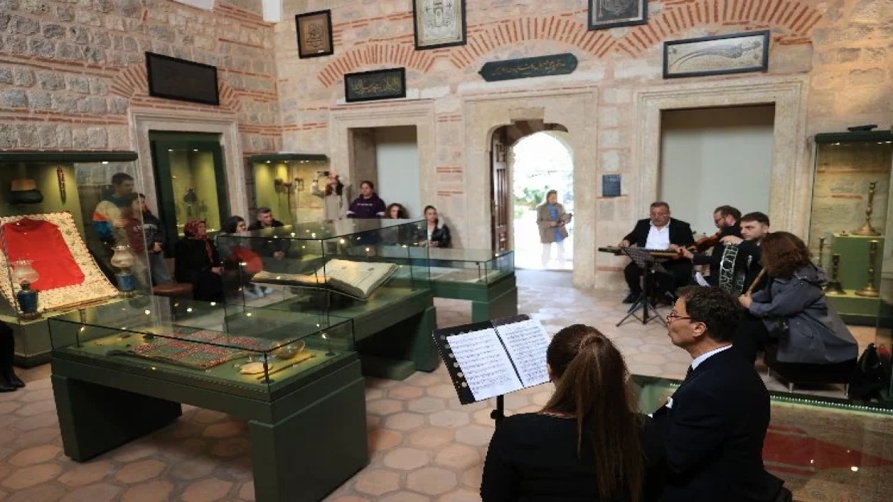 Edirne'de Müzeye Gelenler  Konser de Dinledi