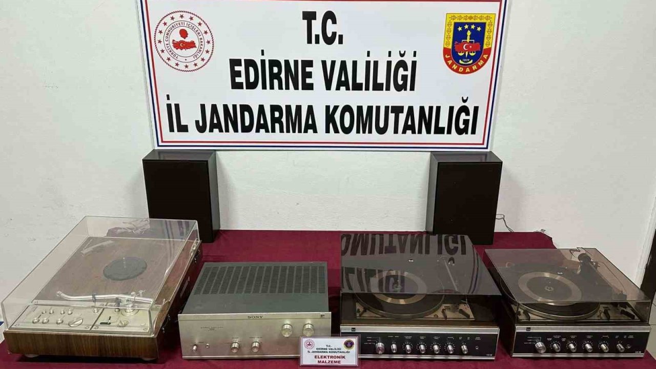 Edirne'de Gümrük Kaçağı Elektronik Eşyalar Ele Geçirildi