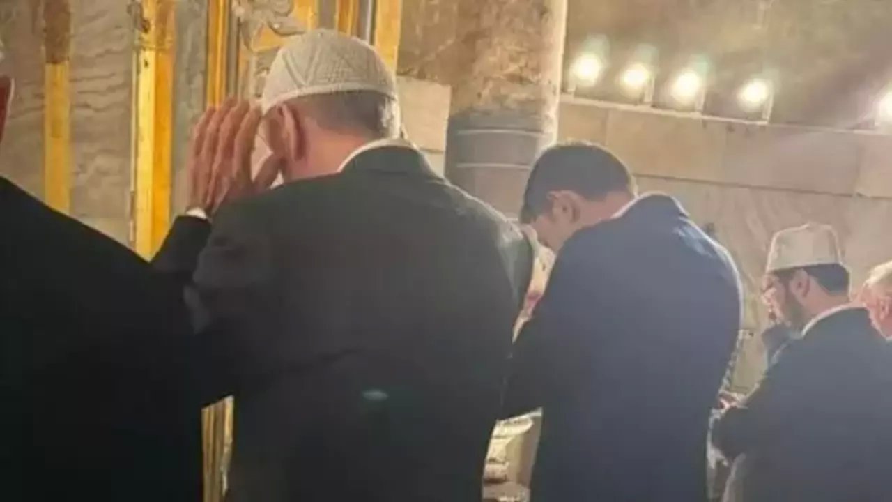 Cumhurbaşkanı Erdoğan Ayasofya-i Kebir Cami-i Şerifi'nde Namaz Kıldı