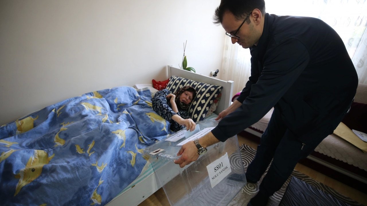 Trakya'da Engelli veya Hastalar Seyyar Sandıkta Oy Kullandı