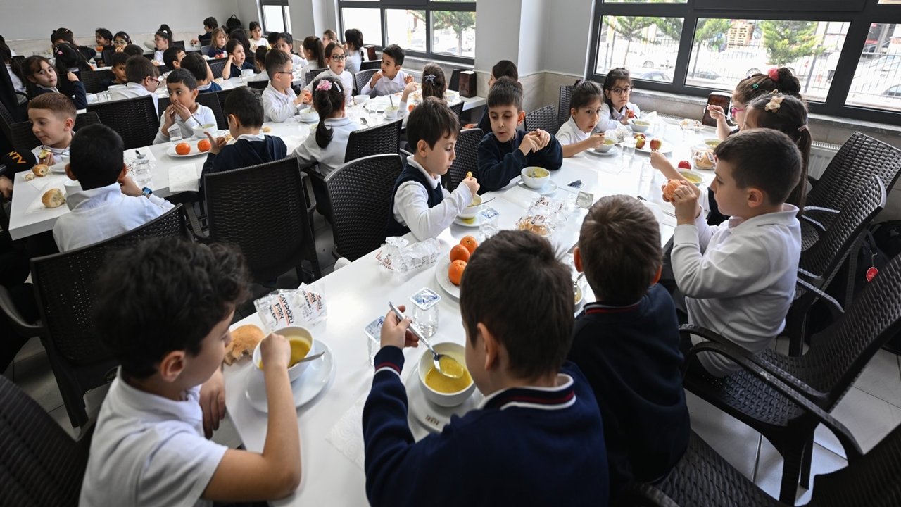 Tekirdağ'daki 13 Okulda Çorba ve Meyve Günü Etkinliği