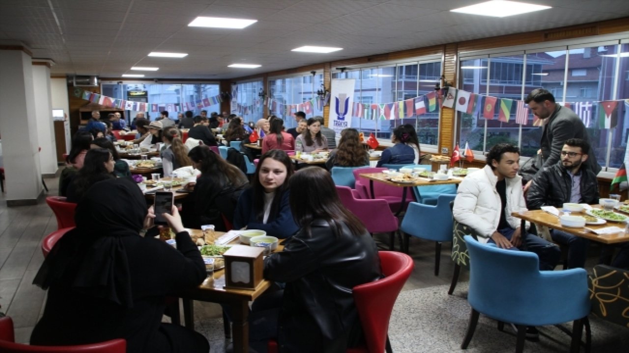 Edirne'de Uluslararası Öğrenciler İftarda Buluştu