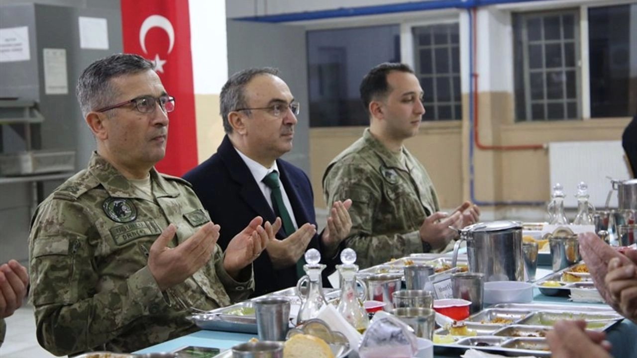 Vali Soytürk Jandarma, Şehit Aileleri ve Gazilerle İftarda Buluştu