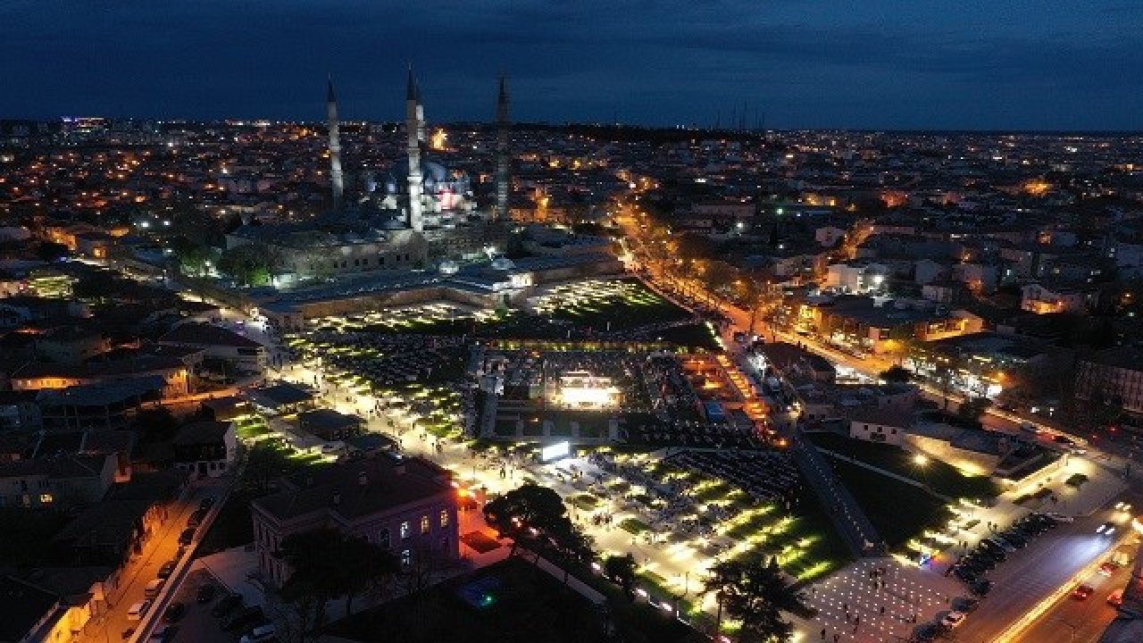 Selimiye Meydanı'ndaki İftara 5 Bin Kişi Katıldı