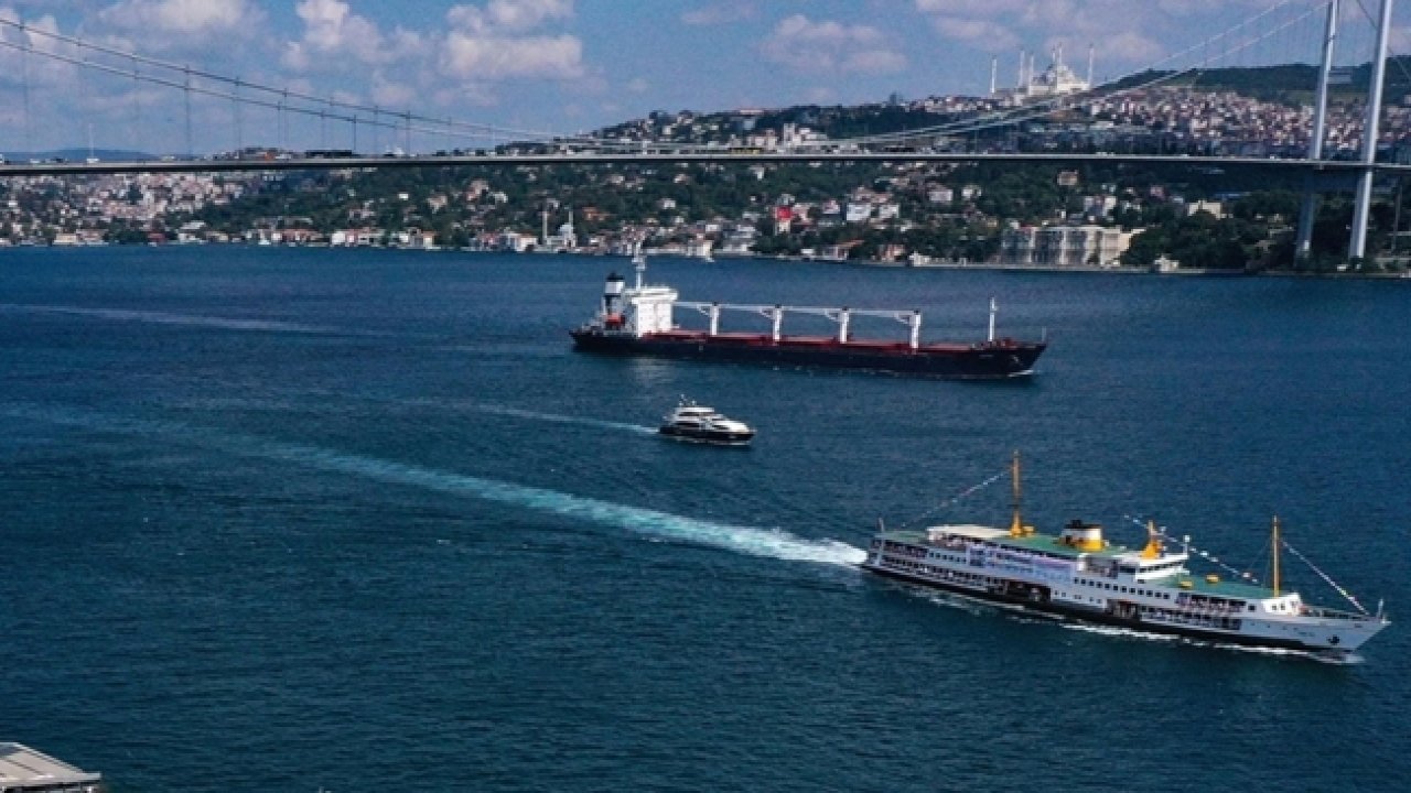 İstanbul Boğazı'nda gemi trafiği askıya alındı