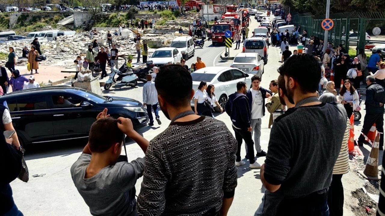 Yankesicilik Yaparken Yakalanınca "Bomba Var" Diye Bağırdı