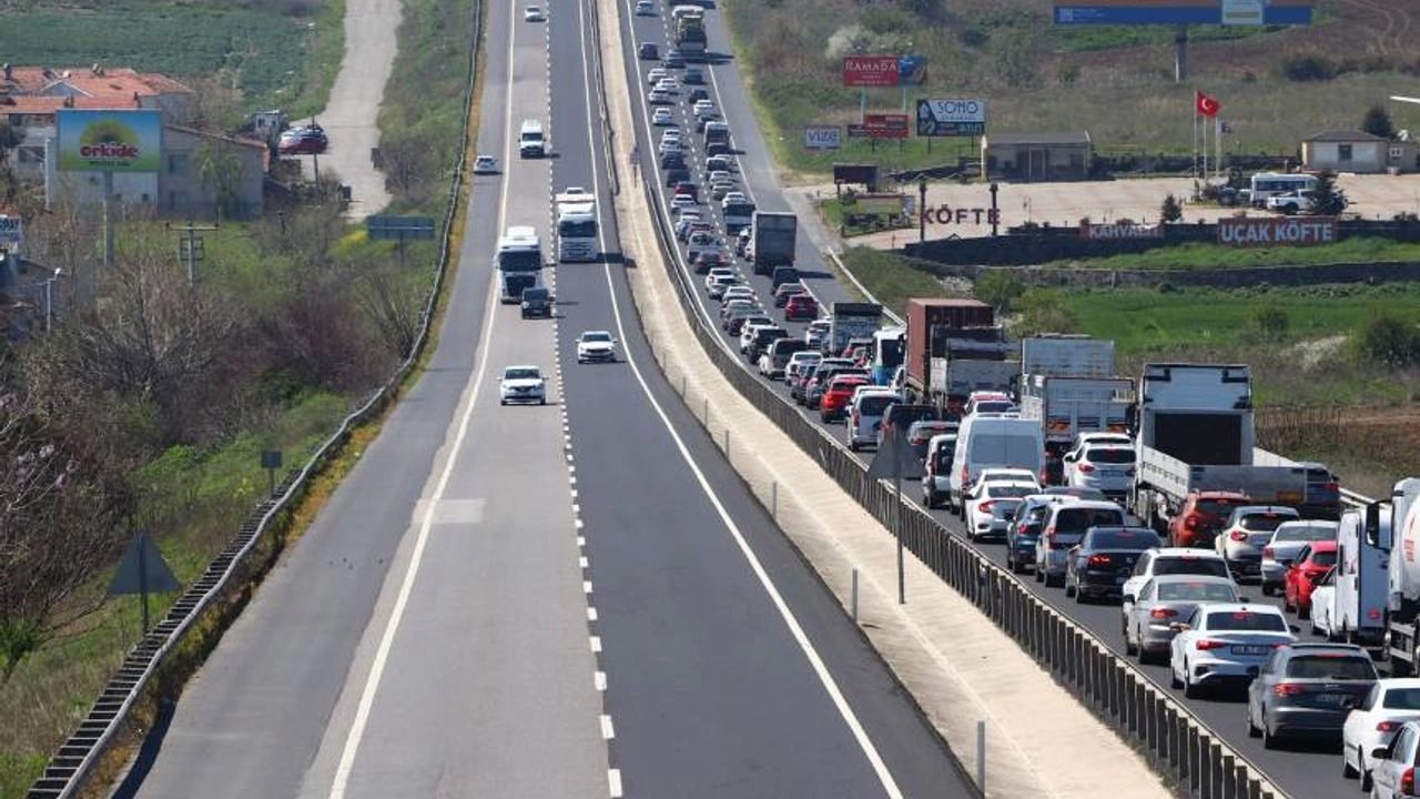 Tekirdağ-İstanbul Yolunda Trafik Yoğunluğu Yaşanıyor