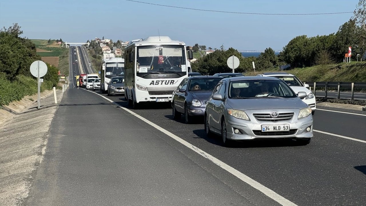 Tekirdağ-İstanbul Kara Yolunda Trafik Yoğunluğu Yaşanıyor