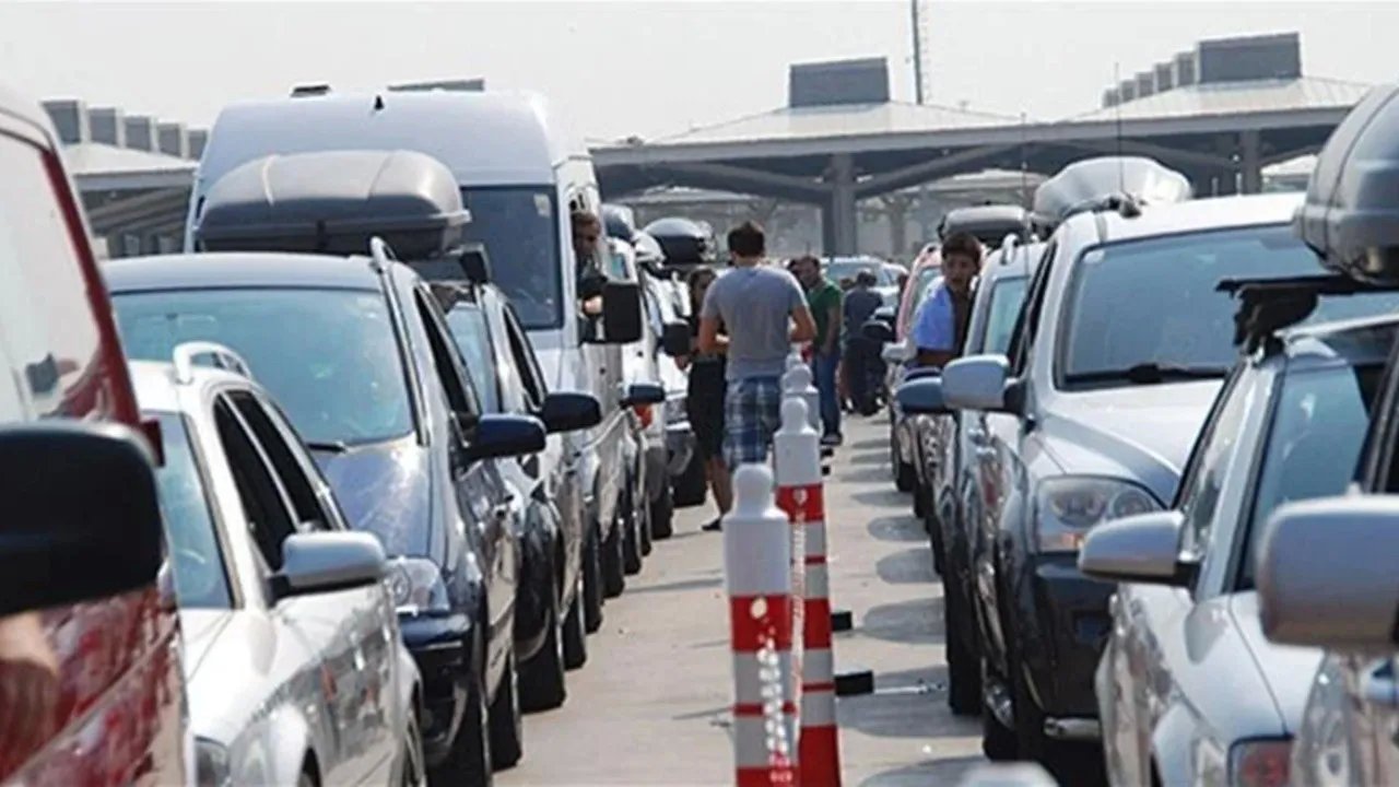 Edirne'deki Sınır Kapılarında Yolcu Trafiği Arttı