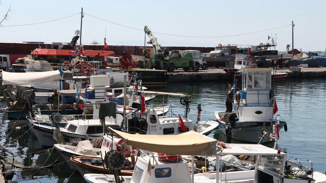 Tekirdağlı Balıkçılar Teknelerini Balıkçı Barınaklarına Getirdi
