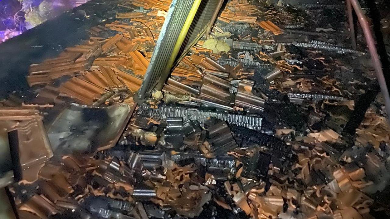 Kırklareli'nde İki Katlı Binanın Çatısında Yangın Çıktı