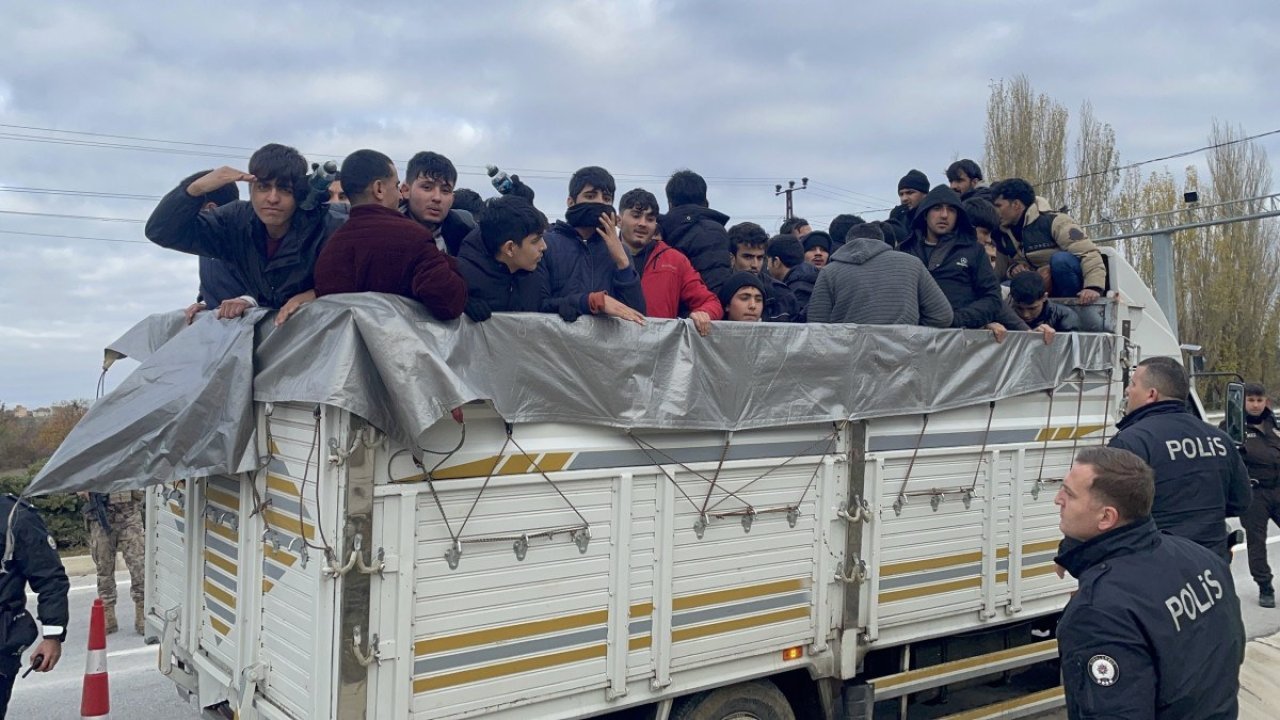 Kırklareli'nde 17 Şahıs Göçmen Kaçakçılığından Tutuklandı