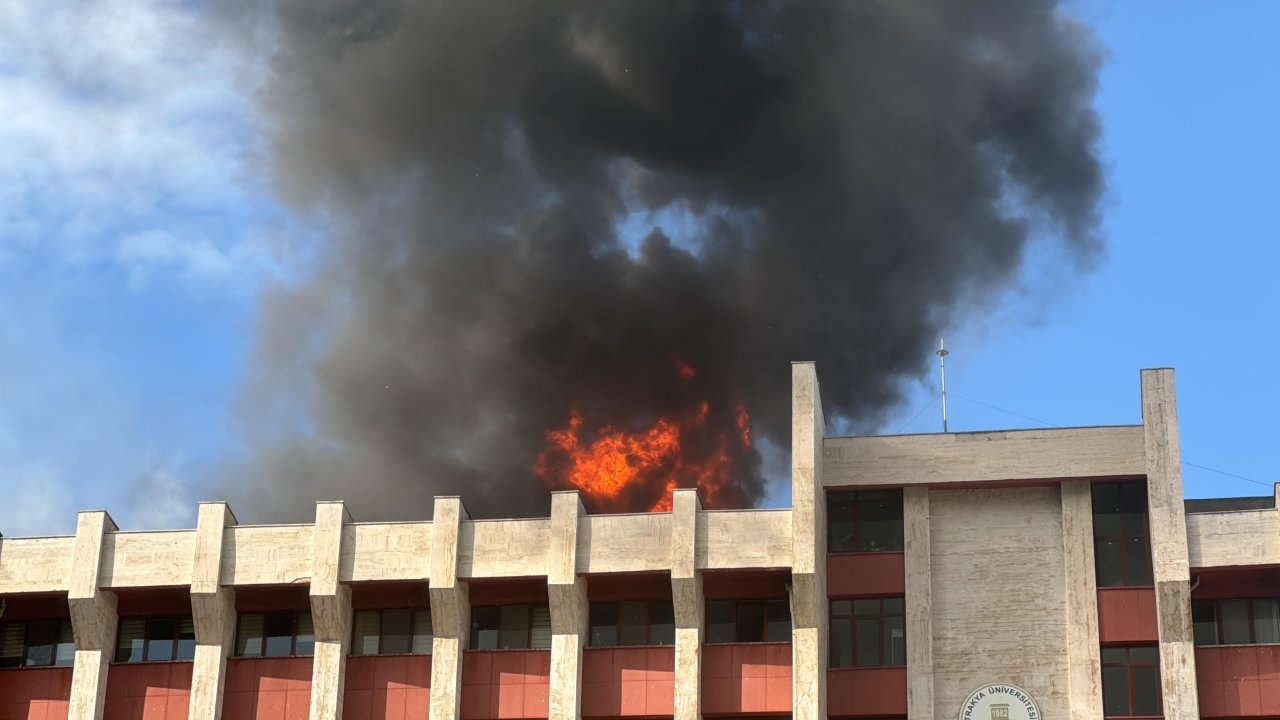 Trakya Üniversitesi Tıp Fakültesi Hastanesinin Çatısında Yangın Çıktı