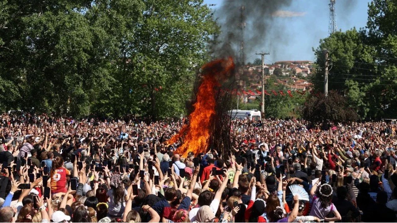 Edirne'de Şenlikler Kapsamında Kakava Ateşi Yakıldı