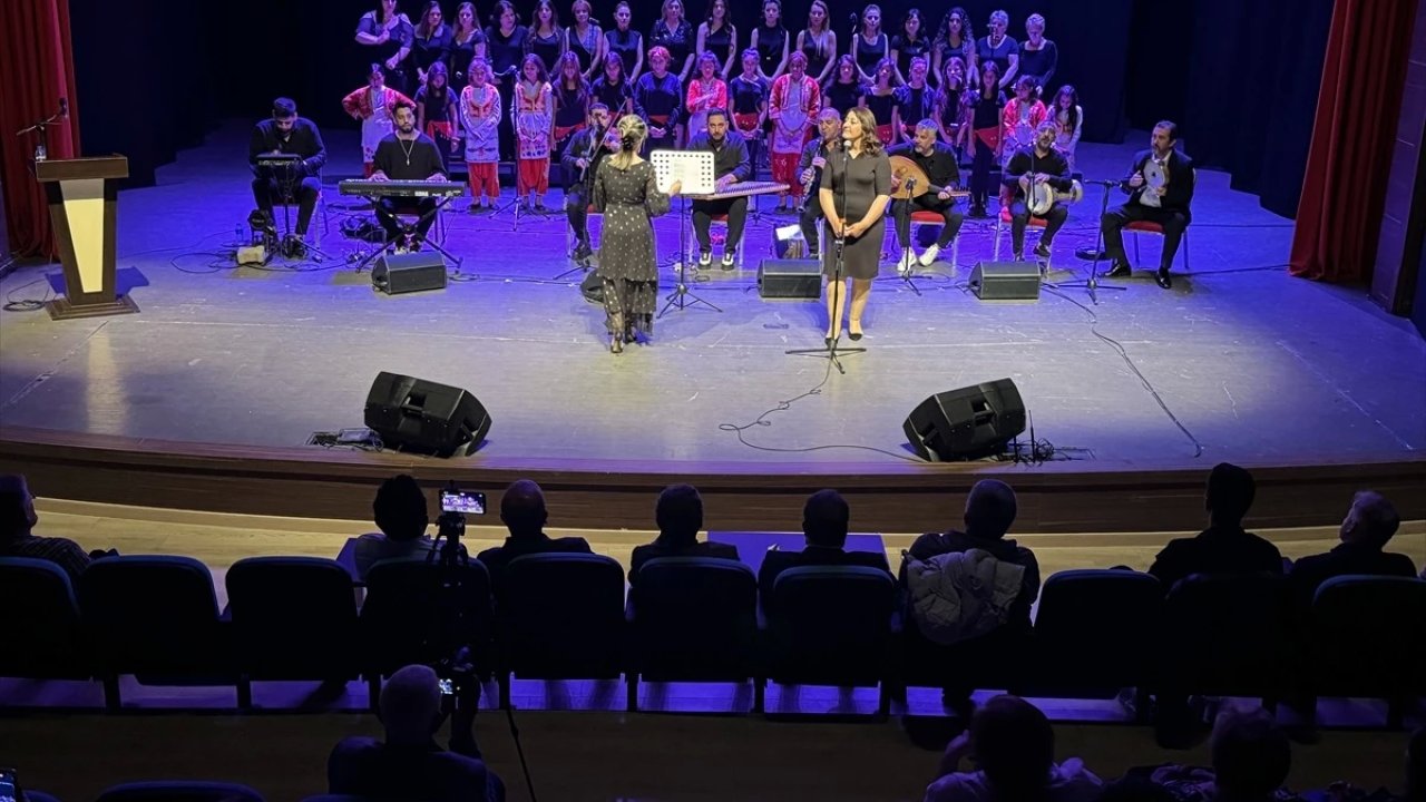 Tekirdağ'da Roman Öğrenciler ve Öğretmenler Konser Verdi