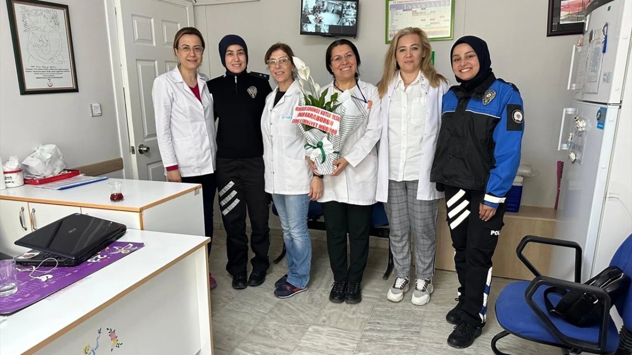 Edirne'de Emniyet Ekipleri Hemşireleri Ziyaret Etti